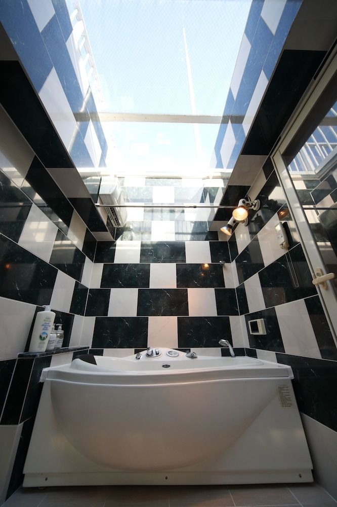 BL Nibiiro - carbon neutral hotel in Osaka