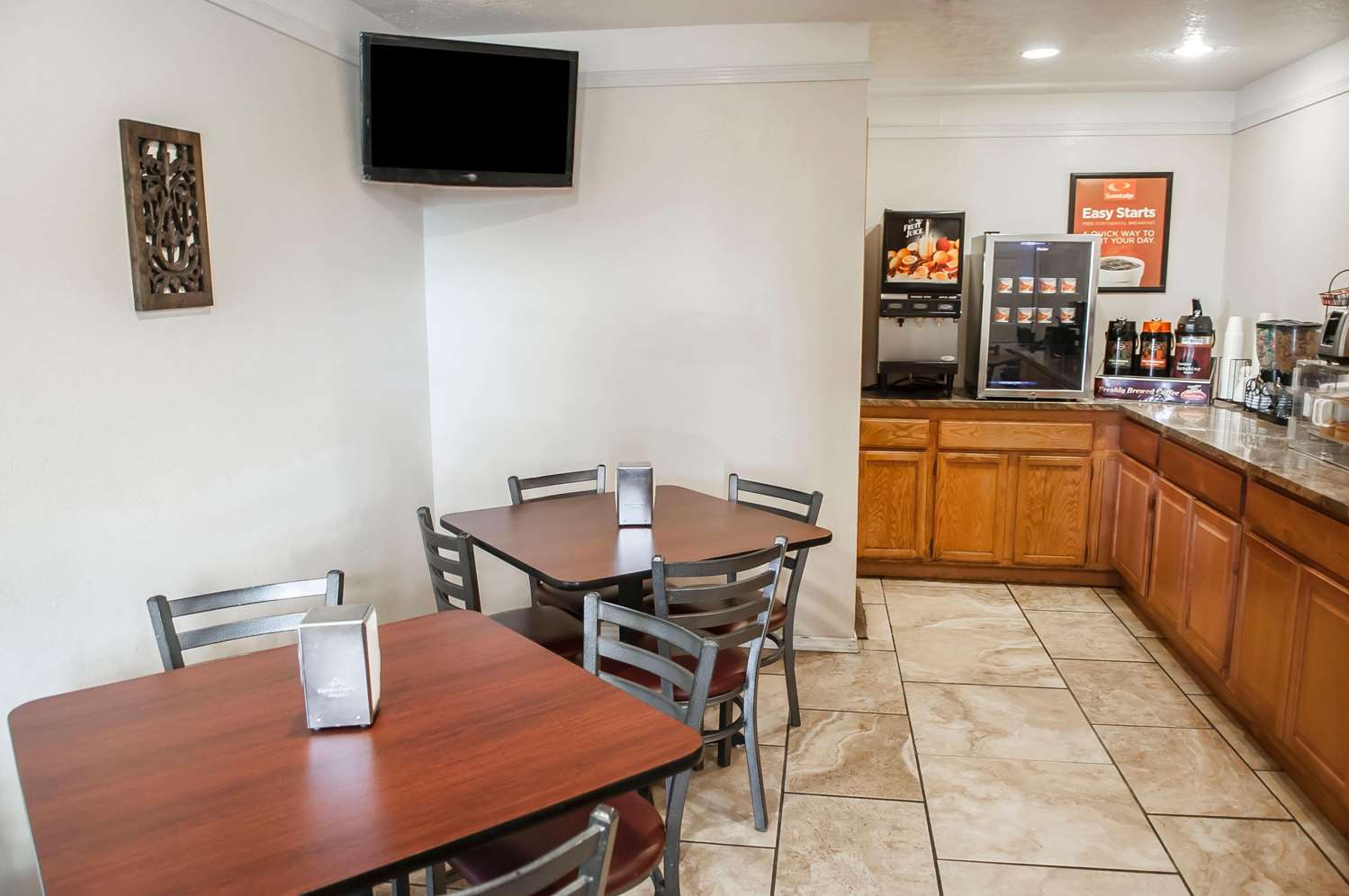 Econo Lodge Midtown - photo 12