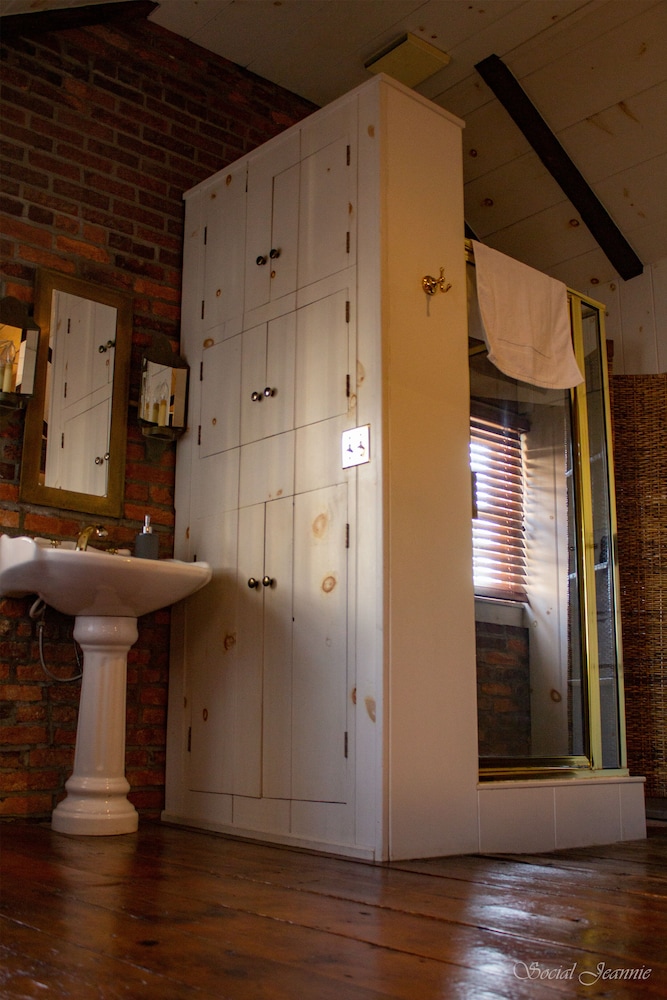 Inn at Lincoln Square - photo 34