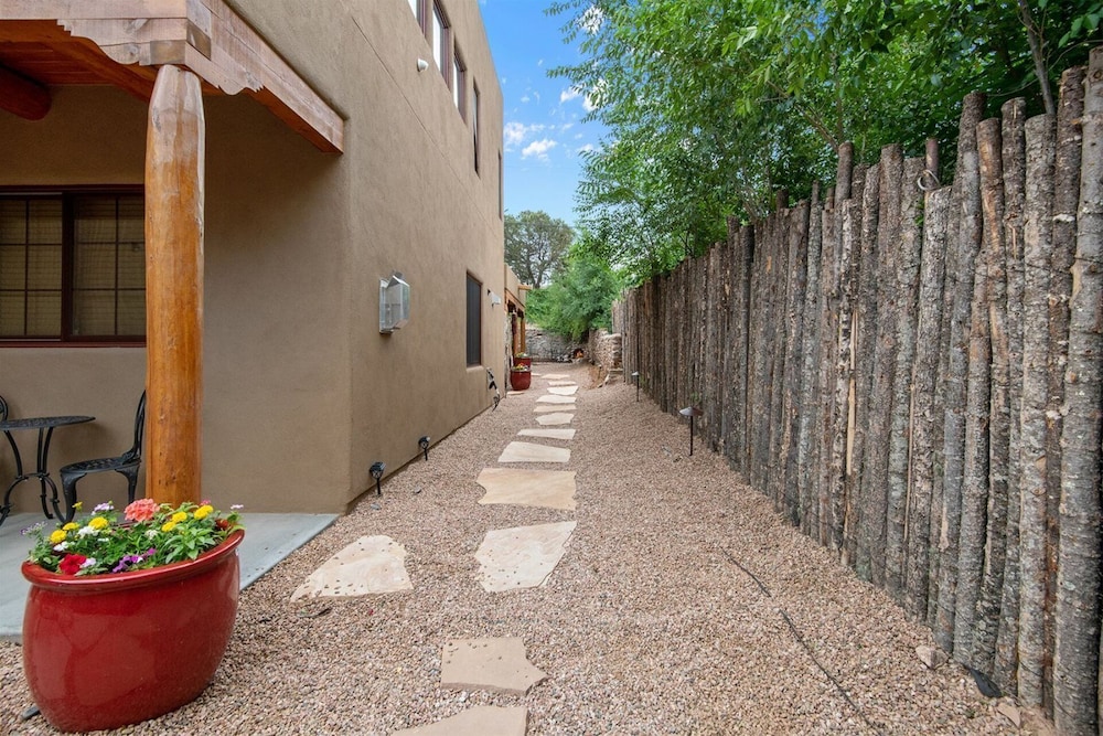 Bella Sweet Casita in the Heart of Santa Fe Six Blocks to the Plaza - photo 17
