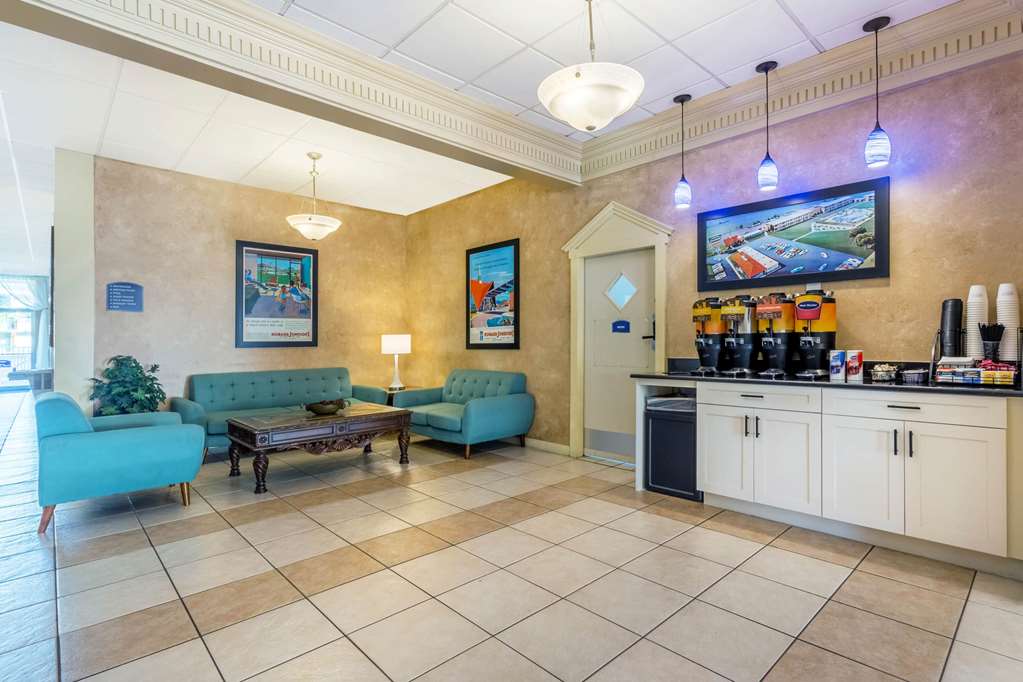 Howard Johnson by Wyndham Lakeland - photo 7