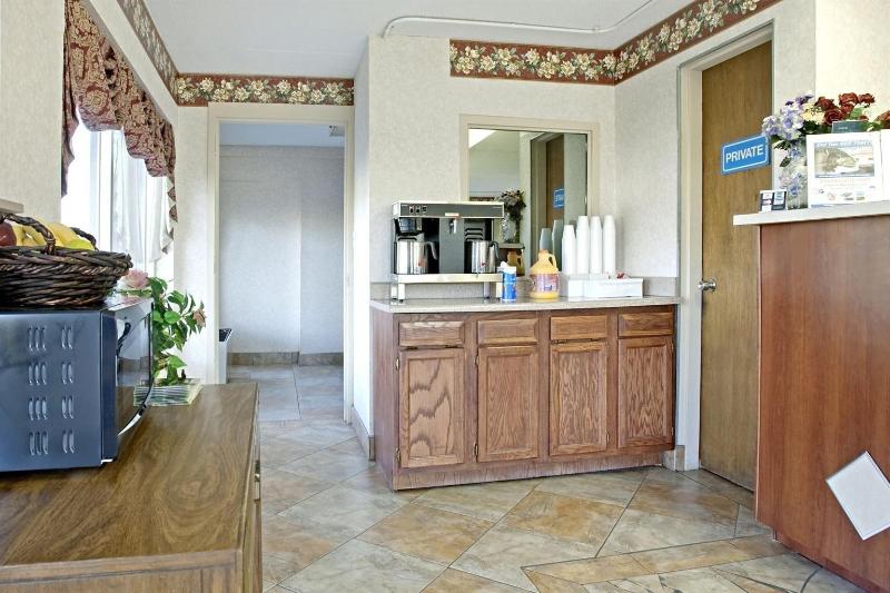 Americas Best Value Inn & Suites Knoxville North - photo 11