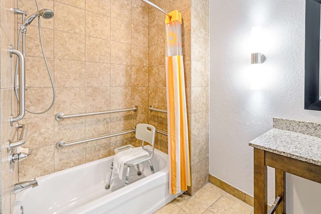 La Quinta Inn & Suites by Wyndham Guthrie - photo 33
