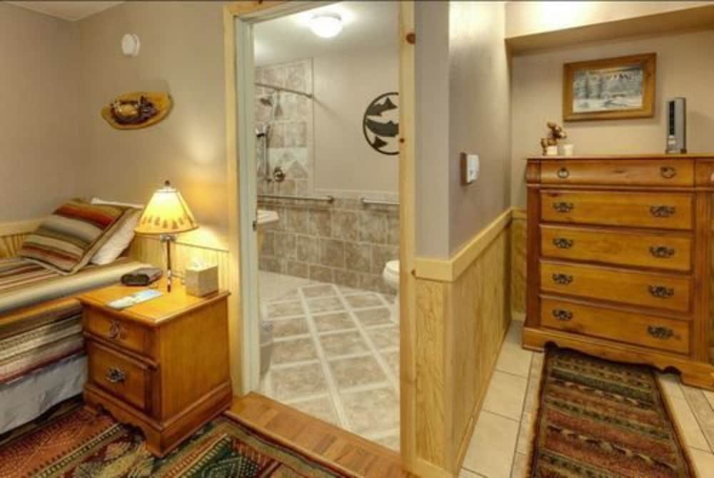 Sea Parrot Inn - photo 15