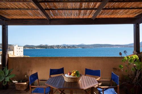 Homey Experience Attic Panorama in La Maddalena, Italy