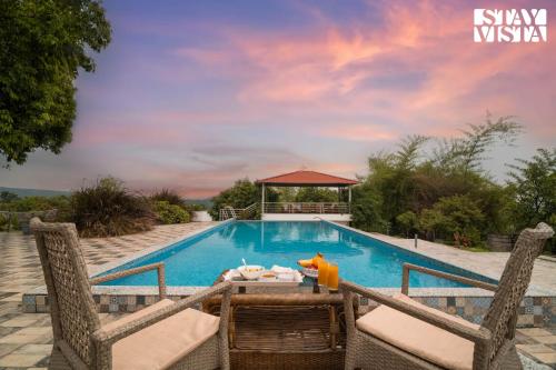 StayVista at Bayleaf Villa with Pool Lawn Wi Fi — 4-Star Luxury Hotel in Nashik, India