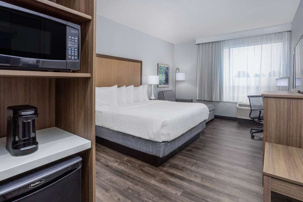 La Quinta Inn & Suites by Wyndham Valdosta - photo 24