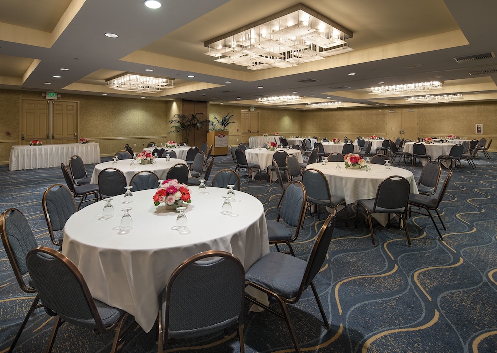 Crowne Plaza Ventura Beach by IHG - photo 90