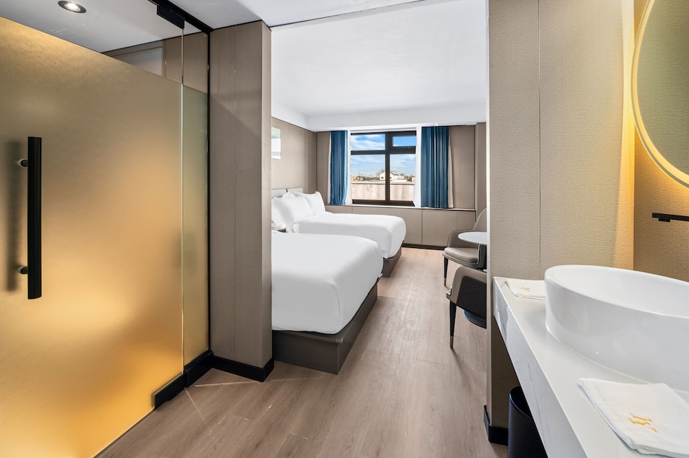 Ly New York Hotel - photo 17