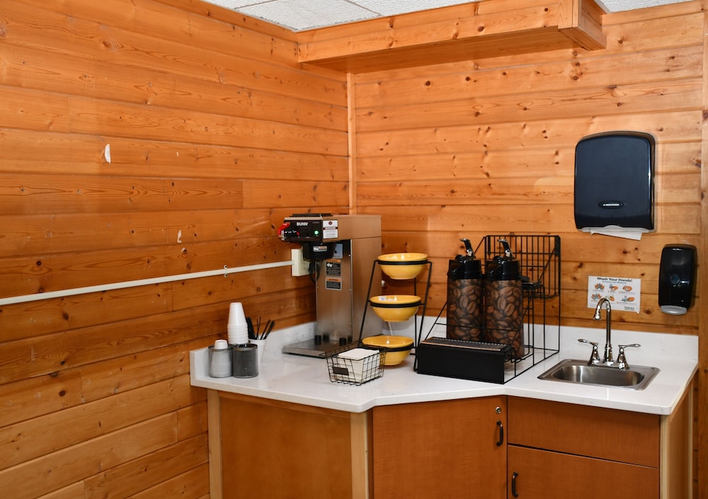 Stillwater Inn & Suites - photo 26
