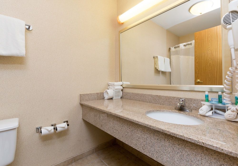 Holiday Inn Express At Drake University - photo 33