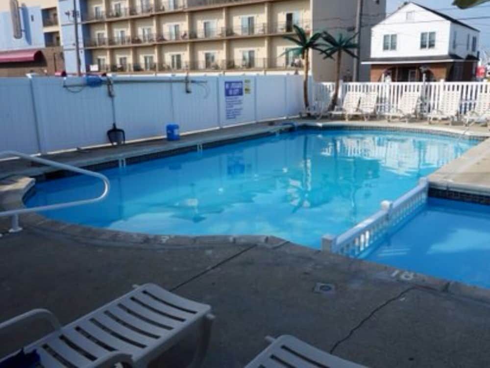 Island Breeze Motel - photo 13