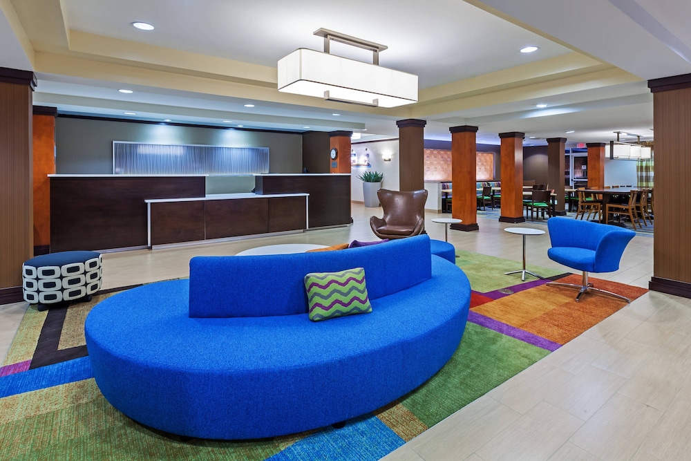 Fairfield Inn & Suites by Marriott Rogers - photo 4