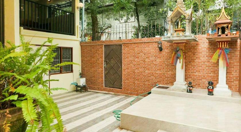 Baankhon Private room in Thai house Check in by yourself code inbox Adult Only