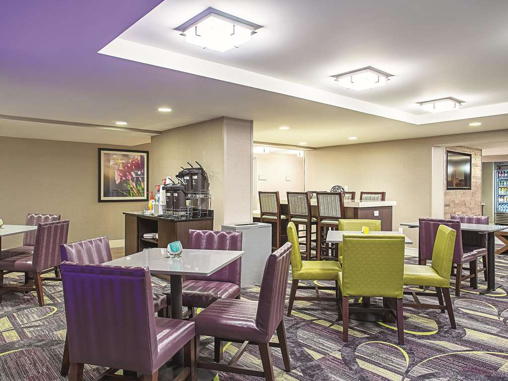 La Quinta Inn & Suites by Wyndham Baltimore N White Marsh - photo 36