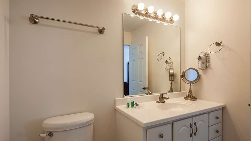 Charlevoix Inn & Suites SureStay Collection by Best Western - photo 29