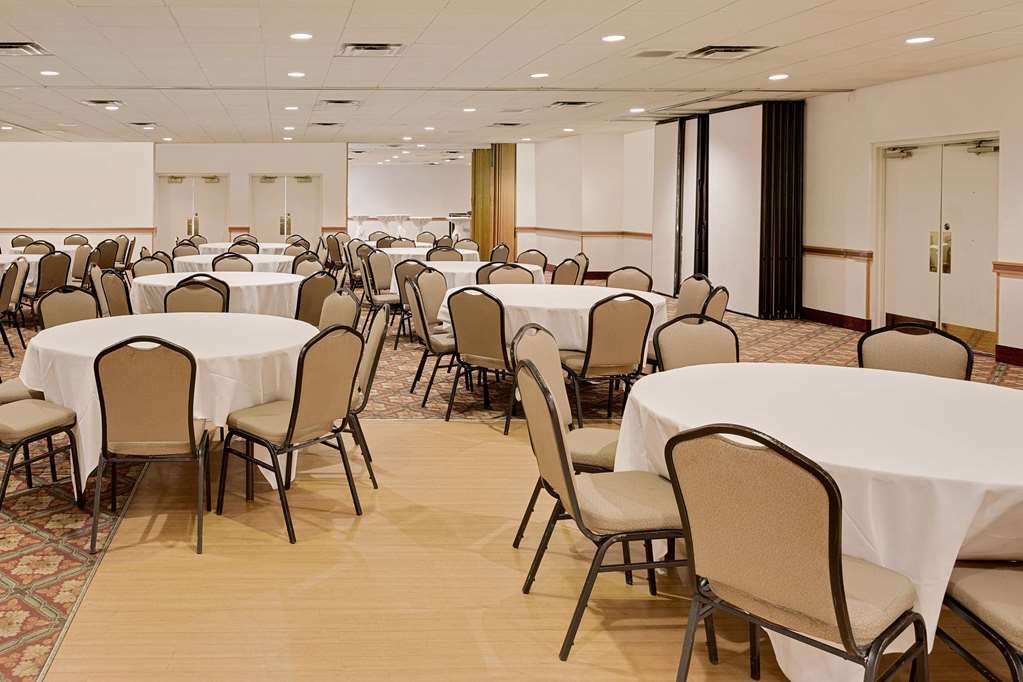 Ramada by Wyndham Marquette - photo 24