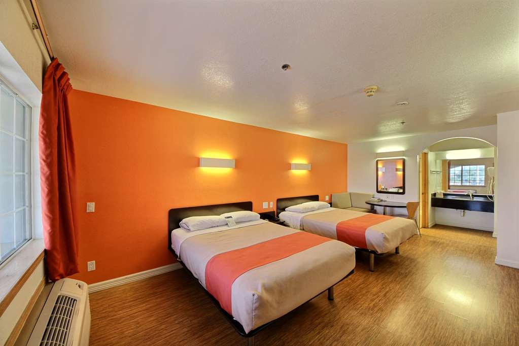 Motel 6 Edinburg TX - photo 19