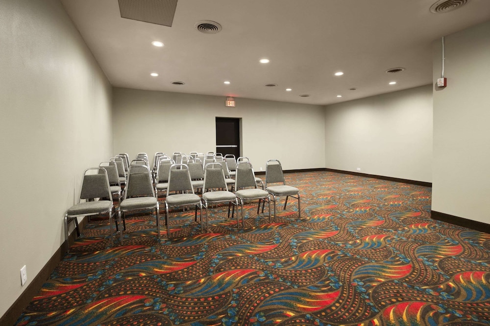 Days Inn by Wyndham Henryetta - photo 26