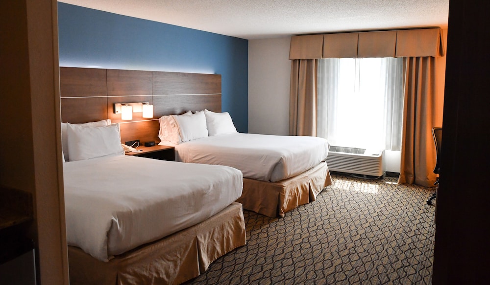 Holiday Inn Express Hotel & Suites Concord by IHG - photo 2