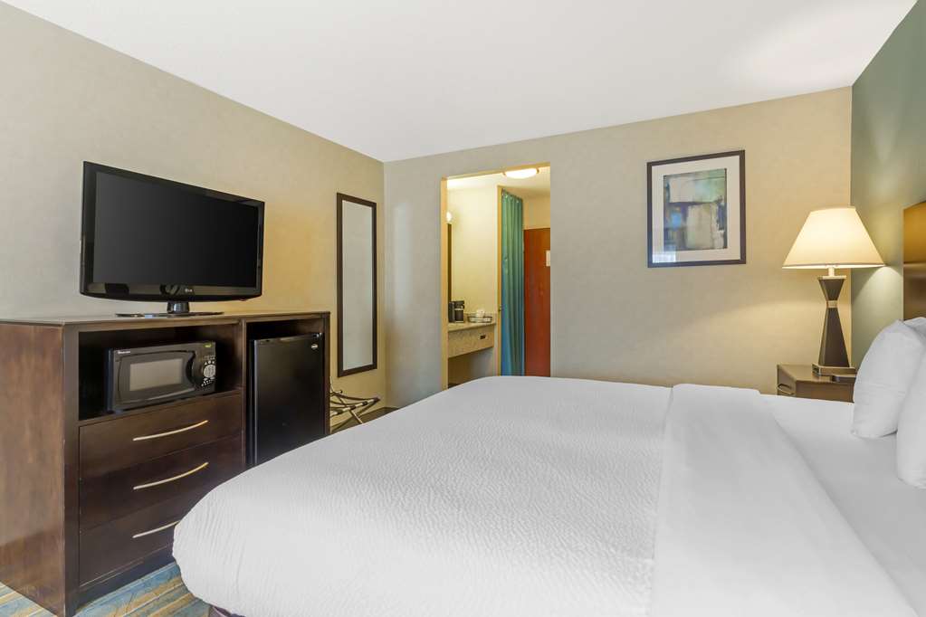 Best Western Plus Berkshire Hills Inn & Suites - photo 33