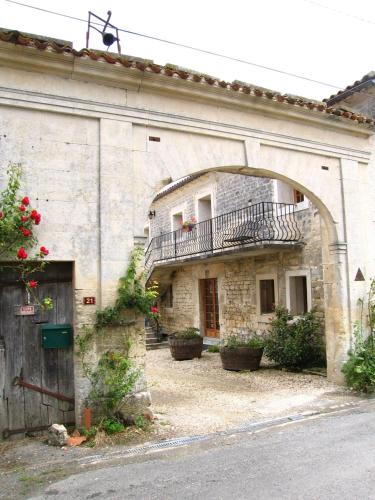 La Cour Des Cloches pet-friendly hotel Saint-Meme-Les-Carrieres