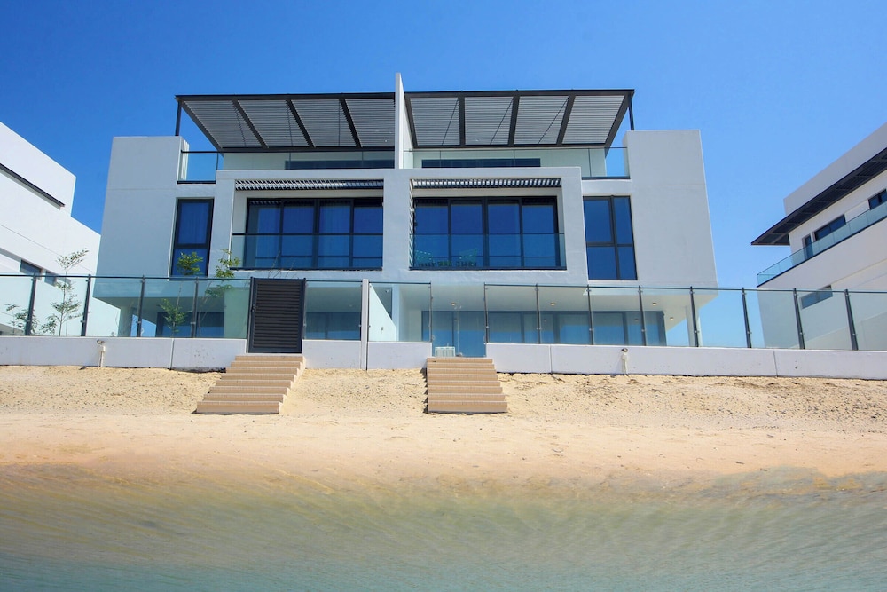 Silk Valley 4B with Private Beach Access in Unknown City, United Arab Emirates