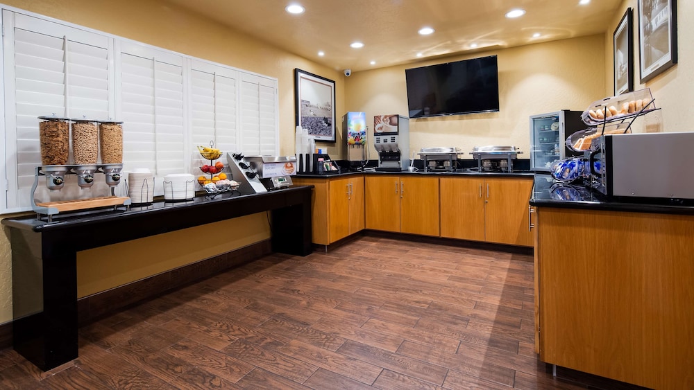 Best Western Pine Tree Motel - photo 18