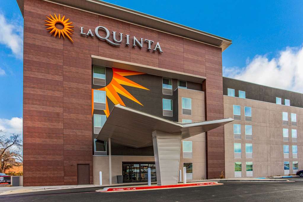 La Quinta Inn & Suites by Wyndham Lubbock West Medical Centr - photo 4