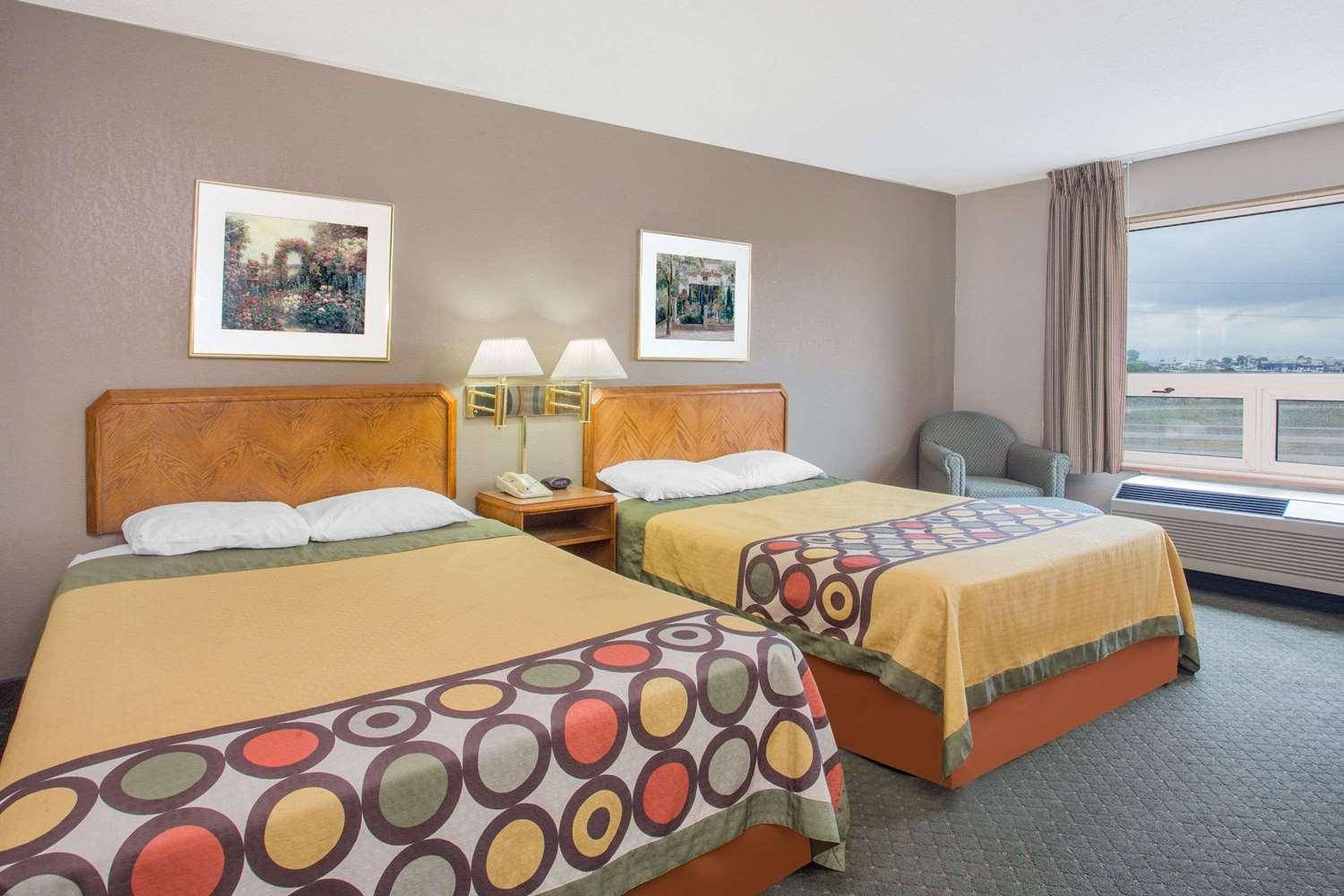 Super 8 by Wyndham Madison East - photo 6