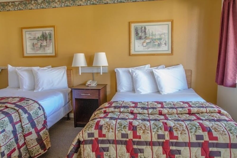 California Suites Hotel - photo 3