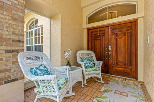 Quiet and Cozy 3 beds 3 baths in Spring Hill with heated Pool and Hot Tub — 4-Star Luxury Hotel in Spring Hill, United States