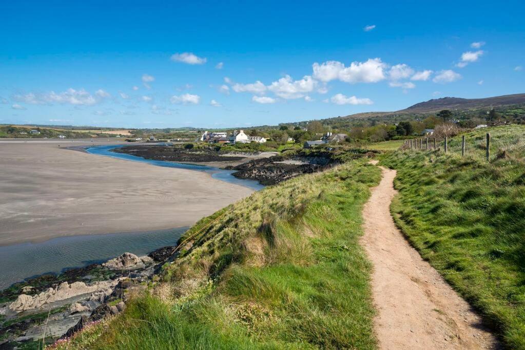 32 Maescurig - last minute hotel in Newport
