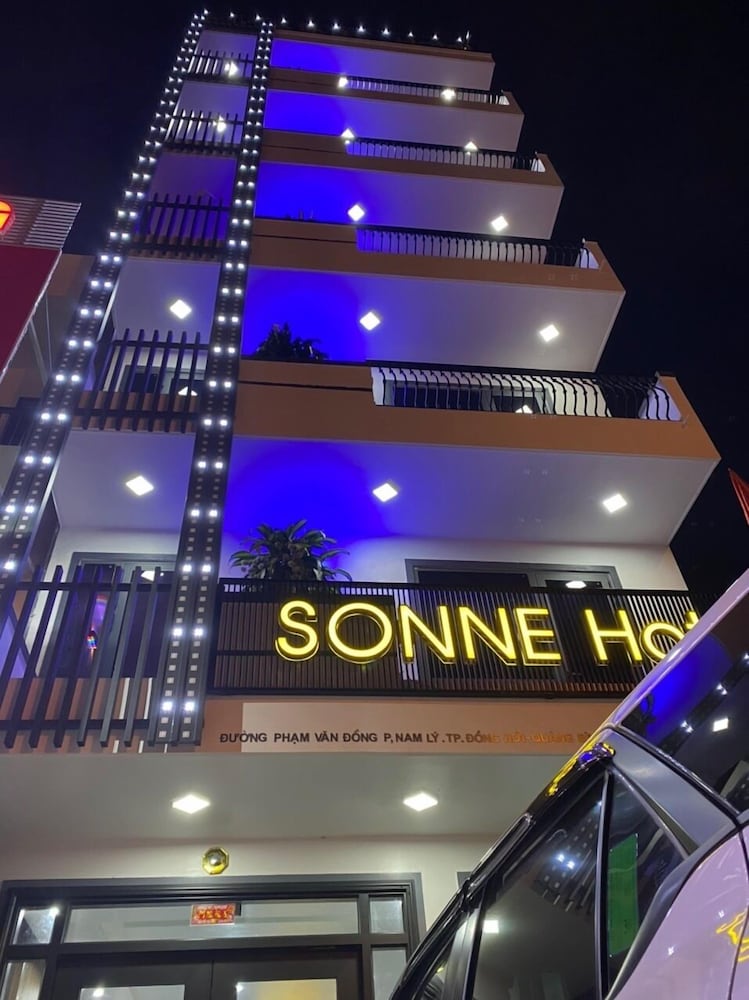 Sonne Hotel - carbon neutral hotel in Kwang Binh