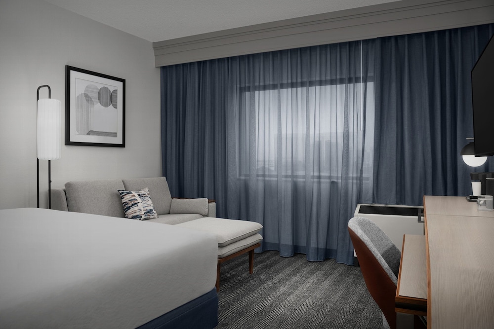 Courtyard by Marriott Dallas Addison Quorum Drive - photo 16