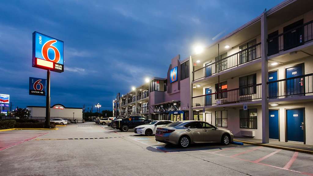 Motel 6 Houston TX Medical Center NRG Stadium - photo 5