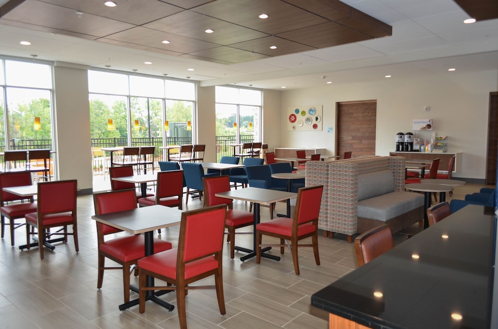 Holiday Inn Express & Suites Charlotte NE University Area by IHG - photo 54