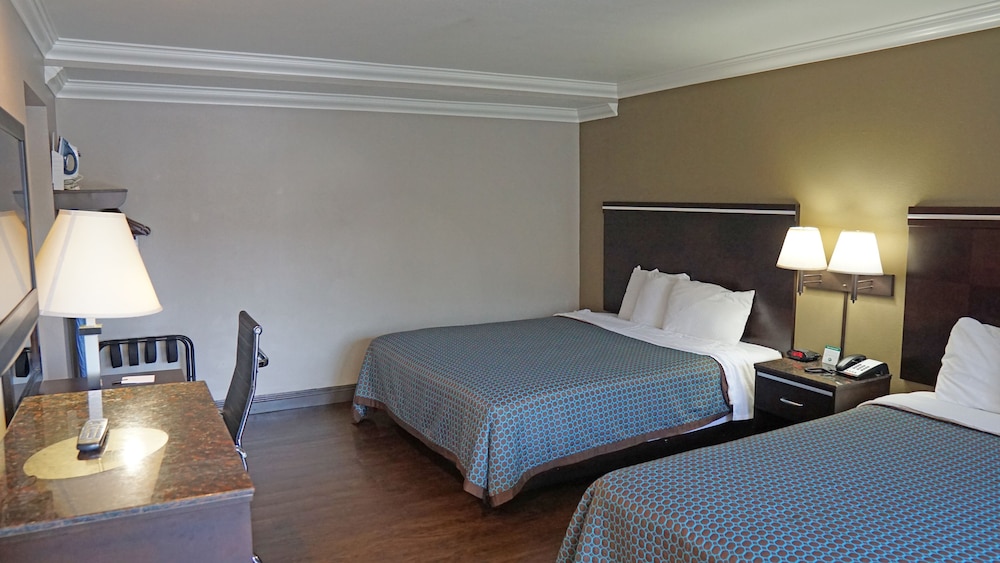 Hawthorne Plaza Inn - photo 13
