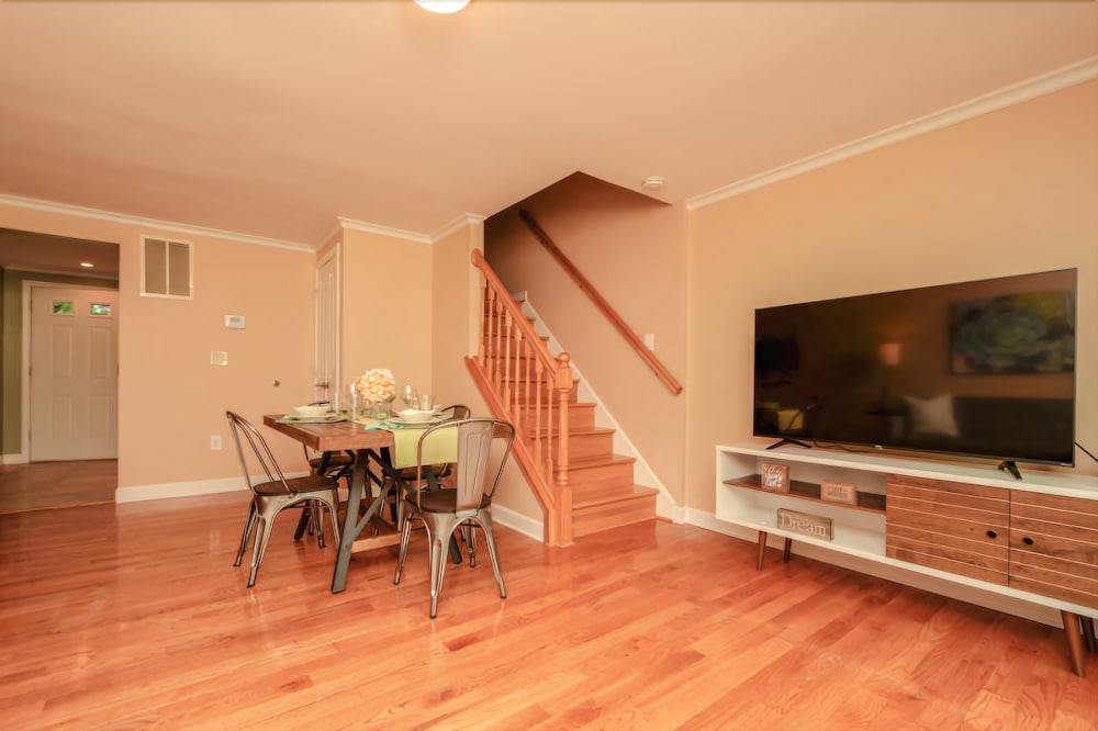 NEW 3 story Townhome Private Self checkin Quiet. - photo 16