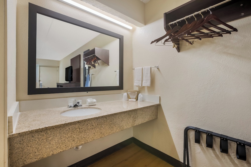Red Roof Inn Atlanta South Morrow - photo 22