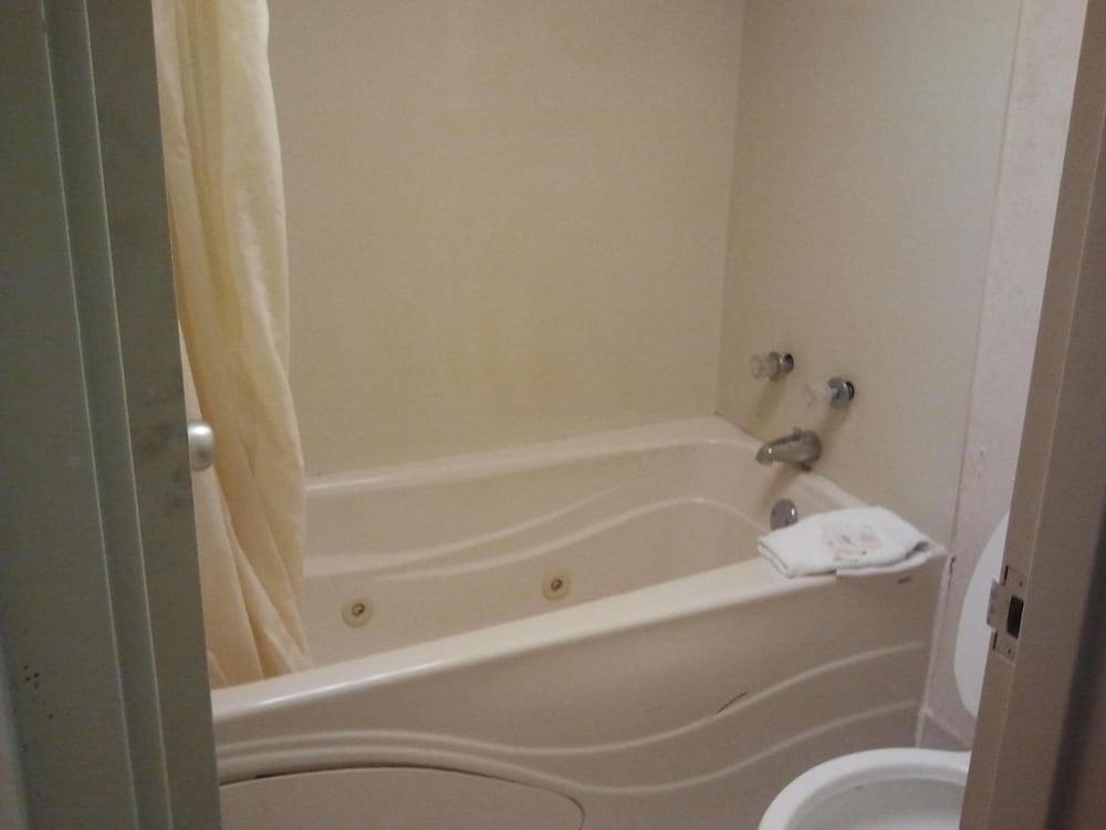 Studio 9 Inn & Suites - photo 11