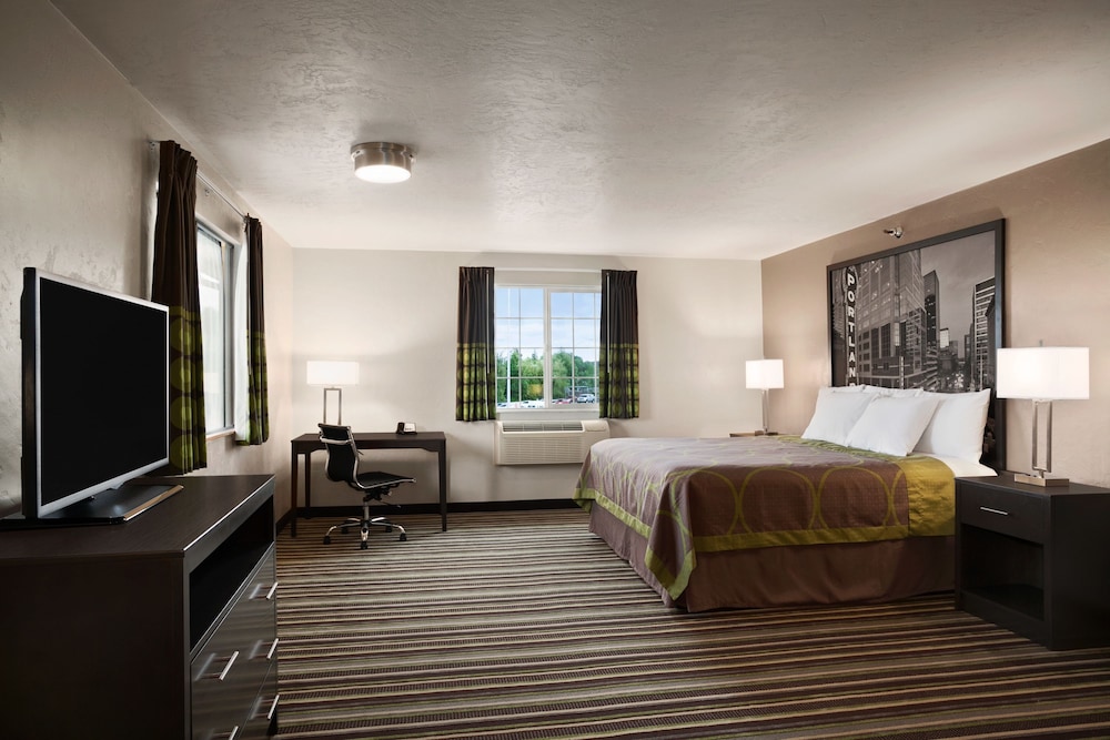 Super 8 by Wyndham Woodburn - photo 8