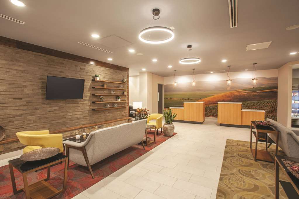 La Quinta Inn & Suites by Wyndham Morgan Hill San Jose South - photo 12