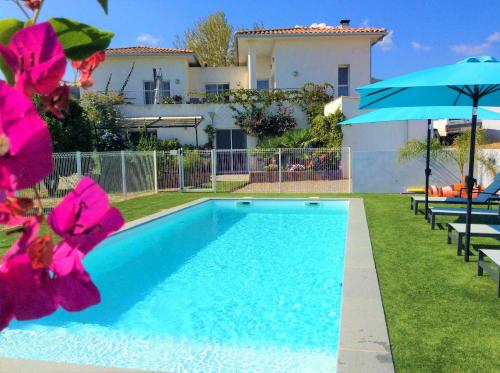 Appartement Chaleureux a Penta Di Casinca 60 M Avec Piscine Privee — 4-Star Luxury Hotel in Penta-Di-Casinca, France