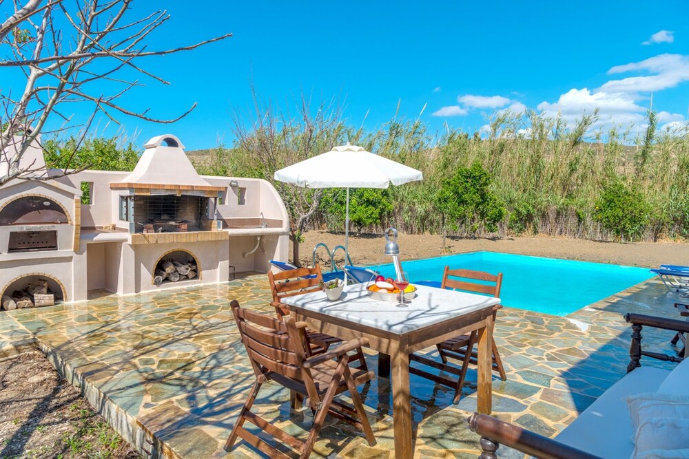 Villa Delona — 4-Star Luxury Hotel in Naxos, Greece