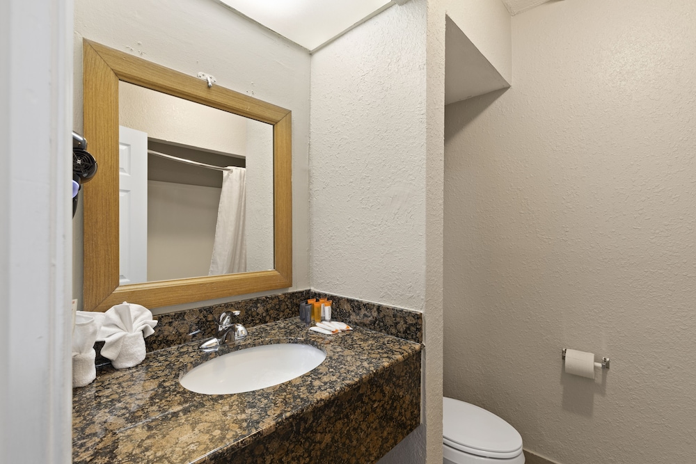 Ocean Crest Inn and Suites - photo 69