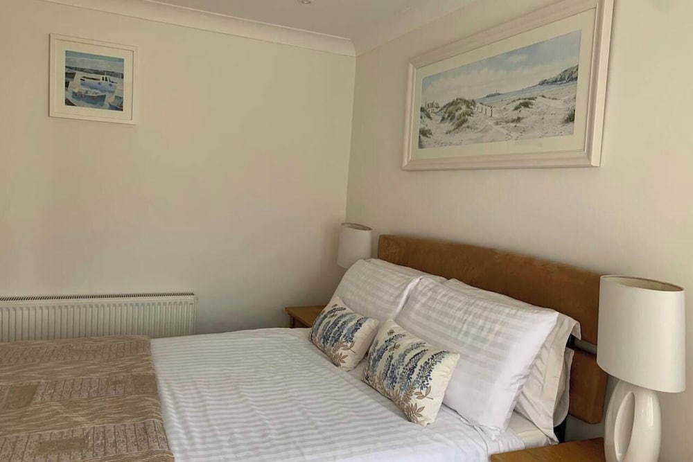 The Annex At Barton On Sea 17511508 — New Milton