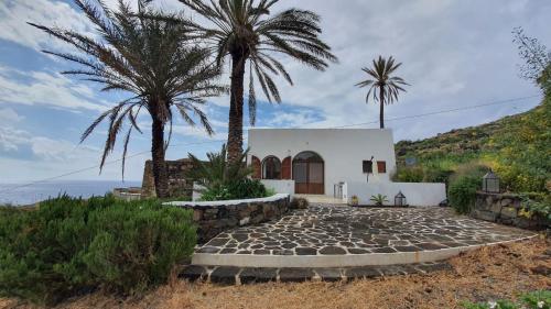 Radyshams Dammusi Le Palme & Bait in Pantelleria, Italy