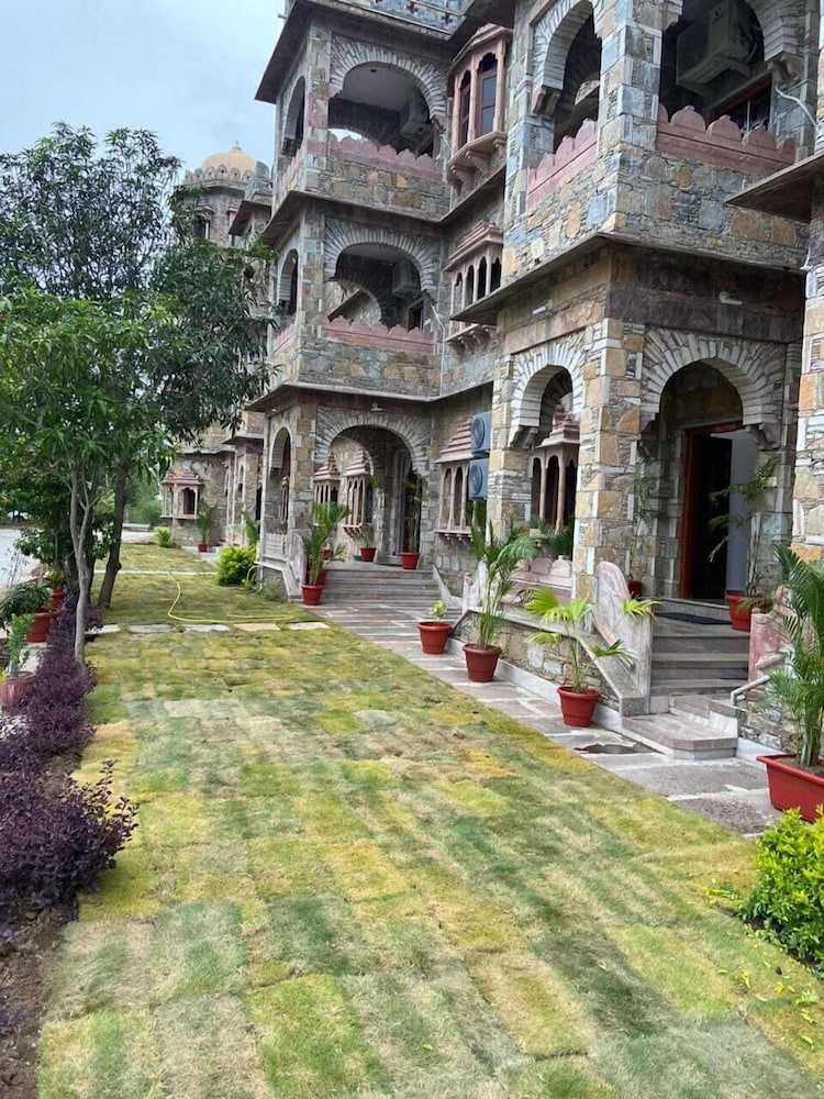 Indraprasth Heritage Resort - last minute hotel in Udaipur