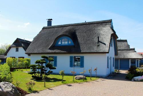 Ferienhaus Muschelsucher — hotel in Glowe